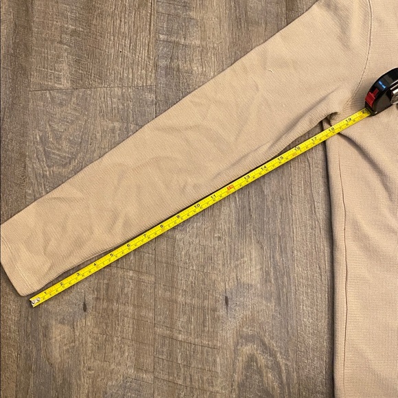 Banana Republic Men's Cream Sweater - Picture 8 of 8